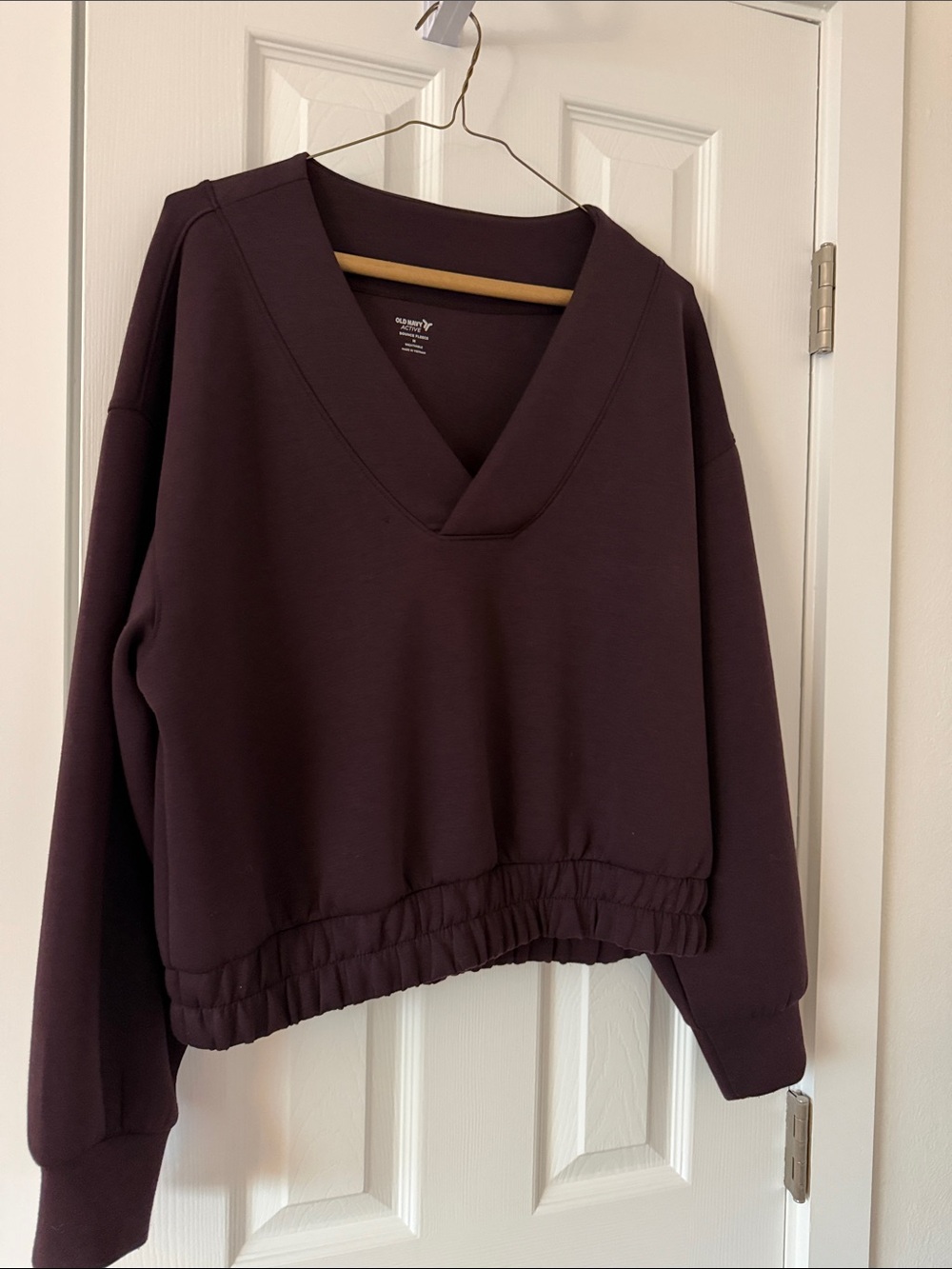 Old Navy V-Neck Pullover Sweatshirt in Plum